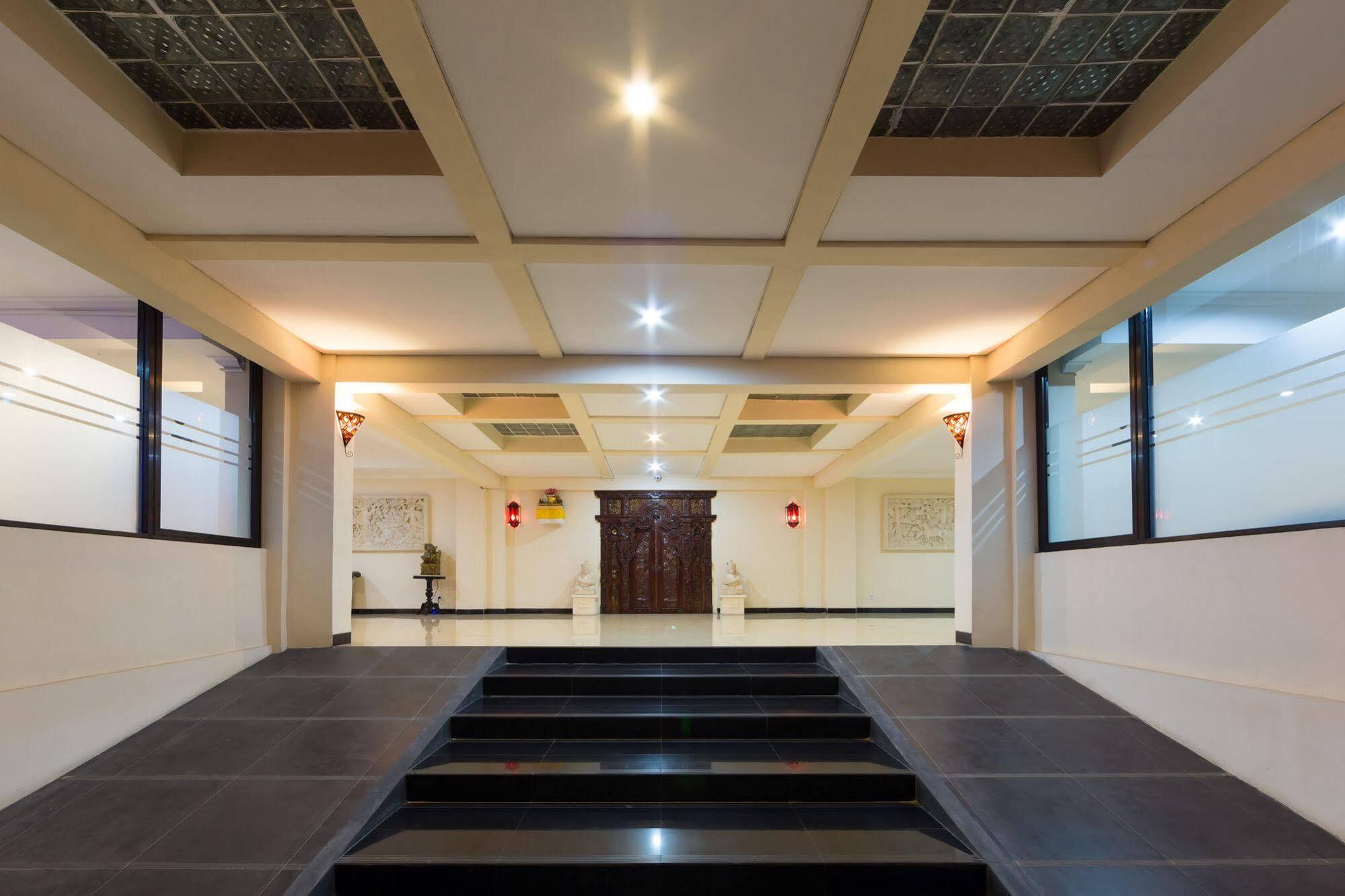 Reddoorz Plus Near Mall Bali Galeria 2 Ντενπασάρ Εξωτερικό φωτογραφία