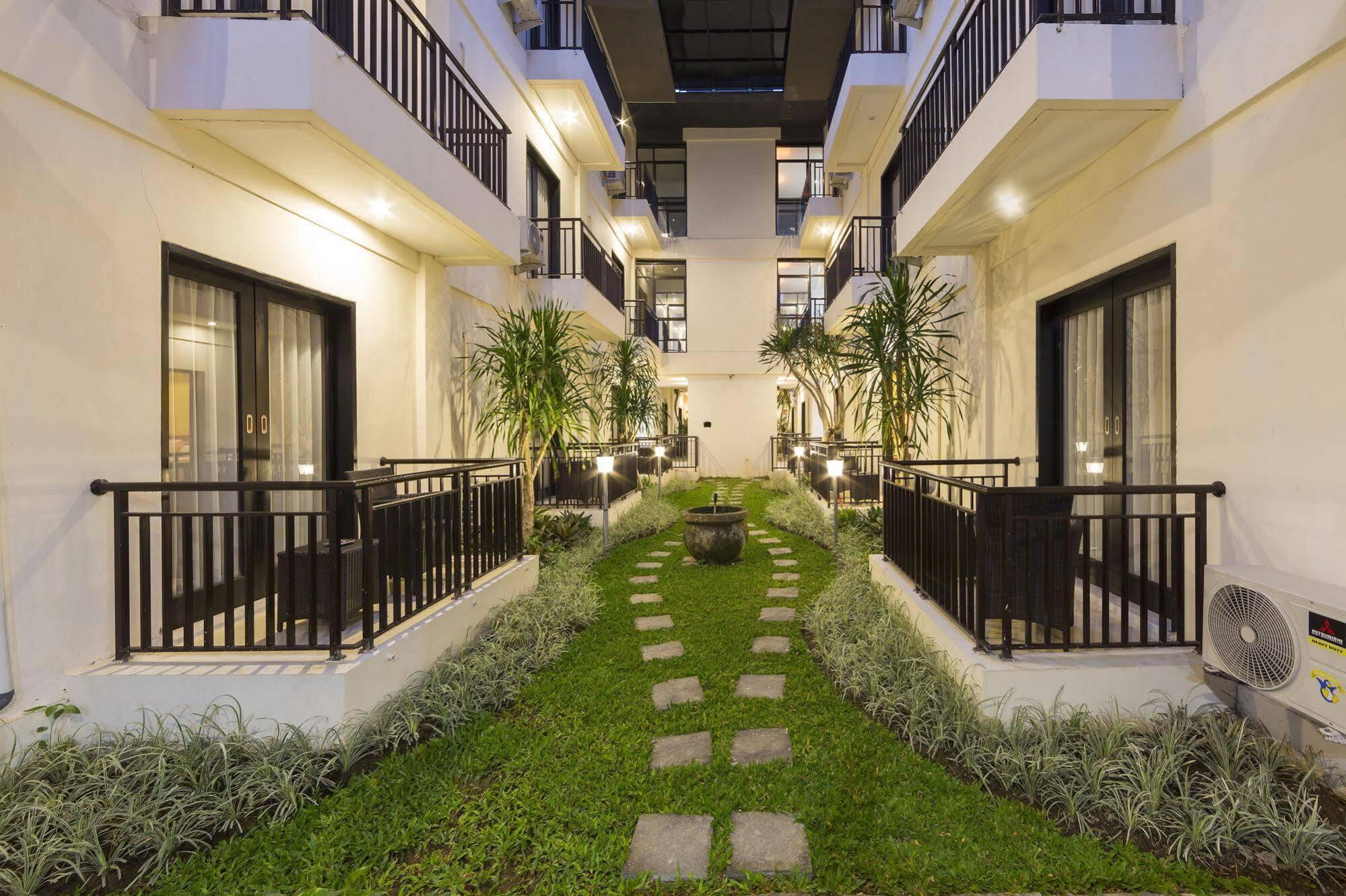 Reddoorz Plus Near Mall Bali Galeria 2 Ντενπασάρ Εξωτερικό φωτογραφία