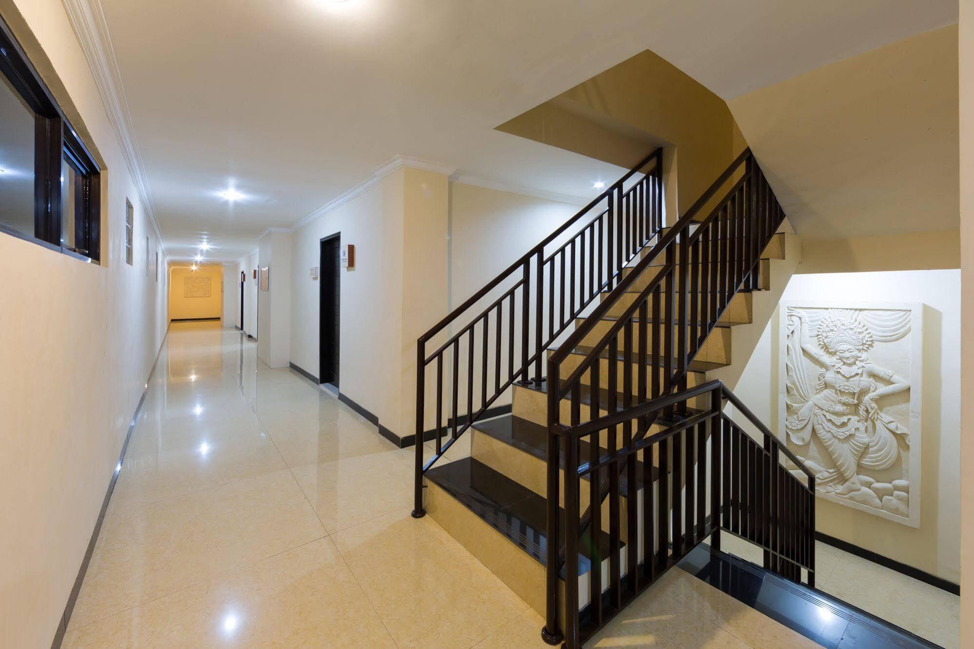 Reddoorz Plus Near Mall Bali Galeria 2 Ντενπασάρ Εξωτερικό φωτογραφία