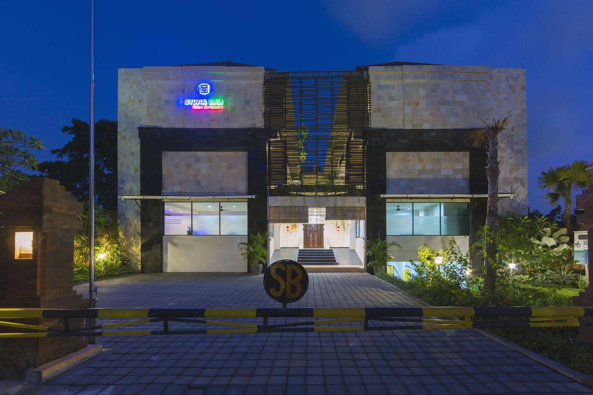Reddoorz Plus Near Mall Bali Galeria 2 Ντενπασάρ Εξωτερικό φωτογραφία